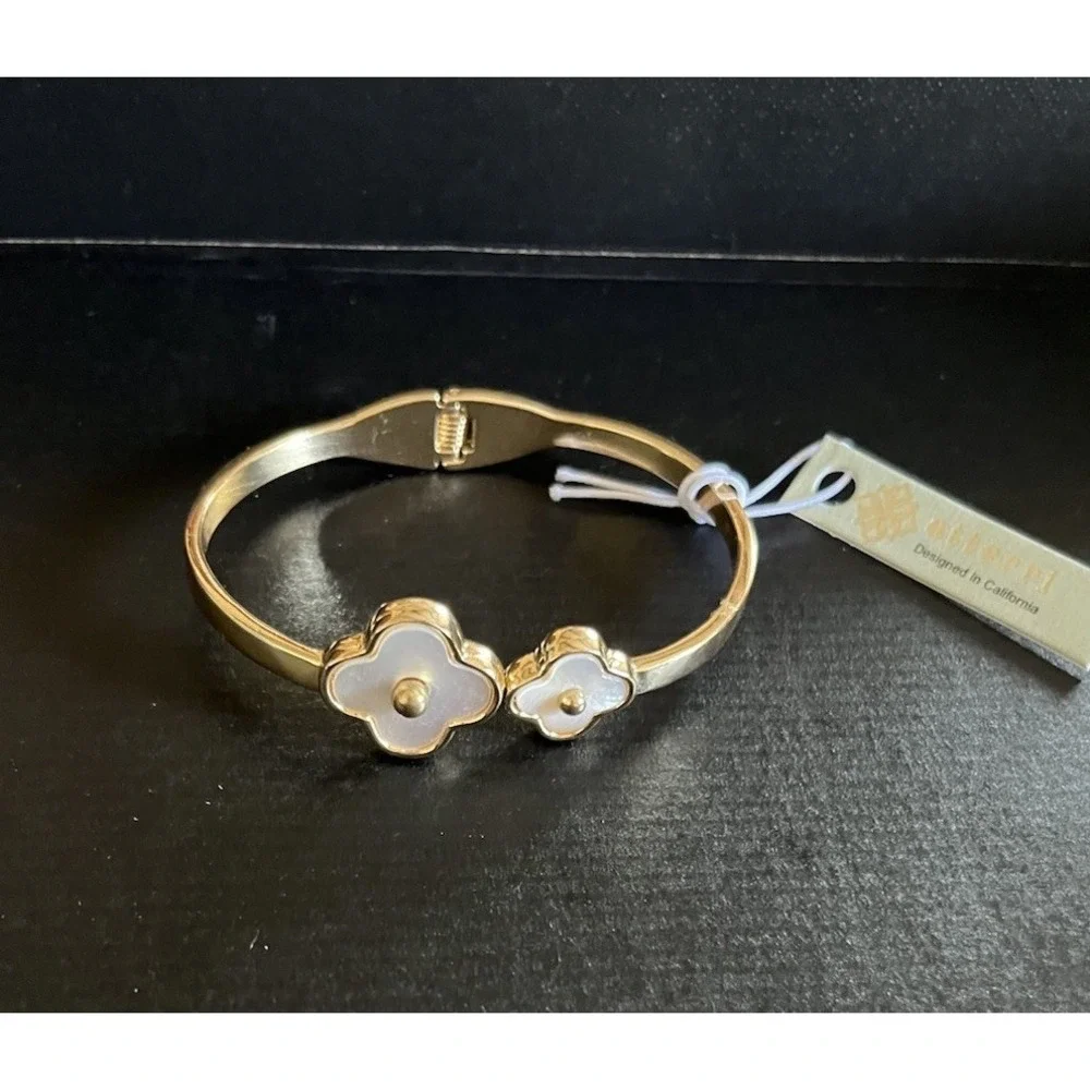 ATTERRI Mother‎ of Pearl Clover Hinged Bracelet